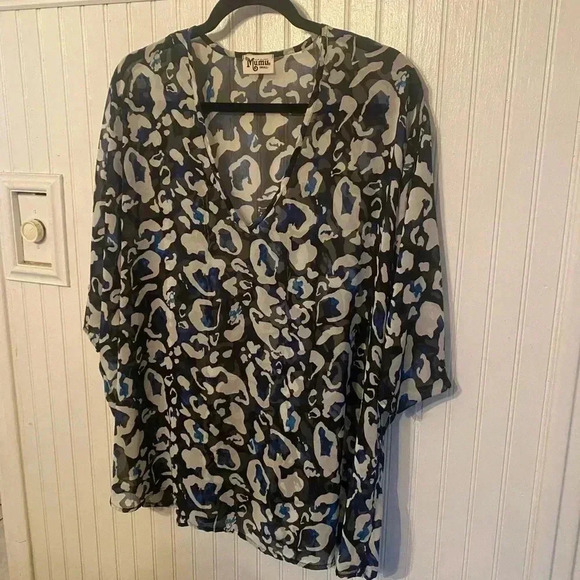 Show me your Mumu sheer v-neck blouse - Picture 1 of 4
